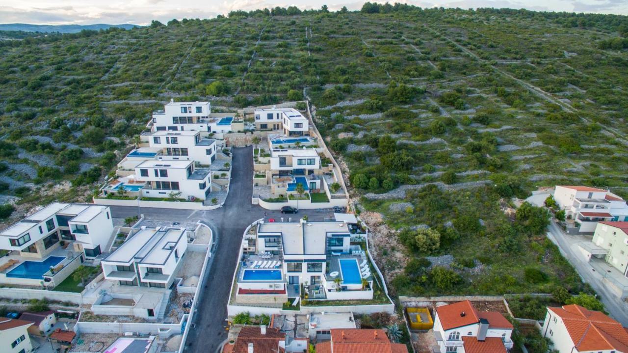 Holiday Home Olive Exclusive - 8 People, Heated Pool, Okrug Gornji, Sea View Traù Esterno foto