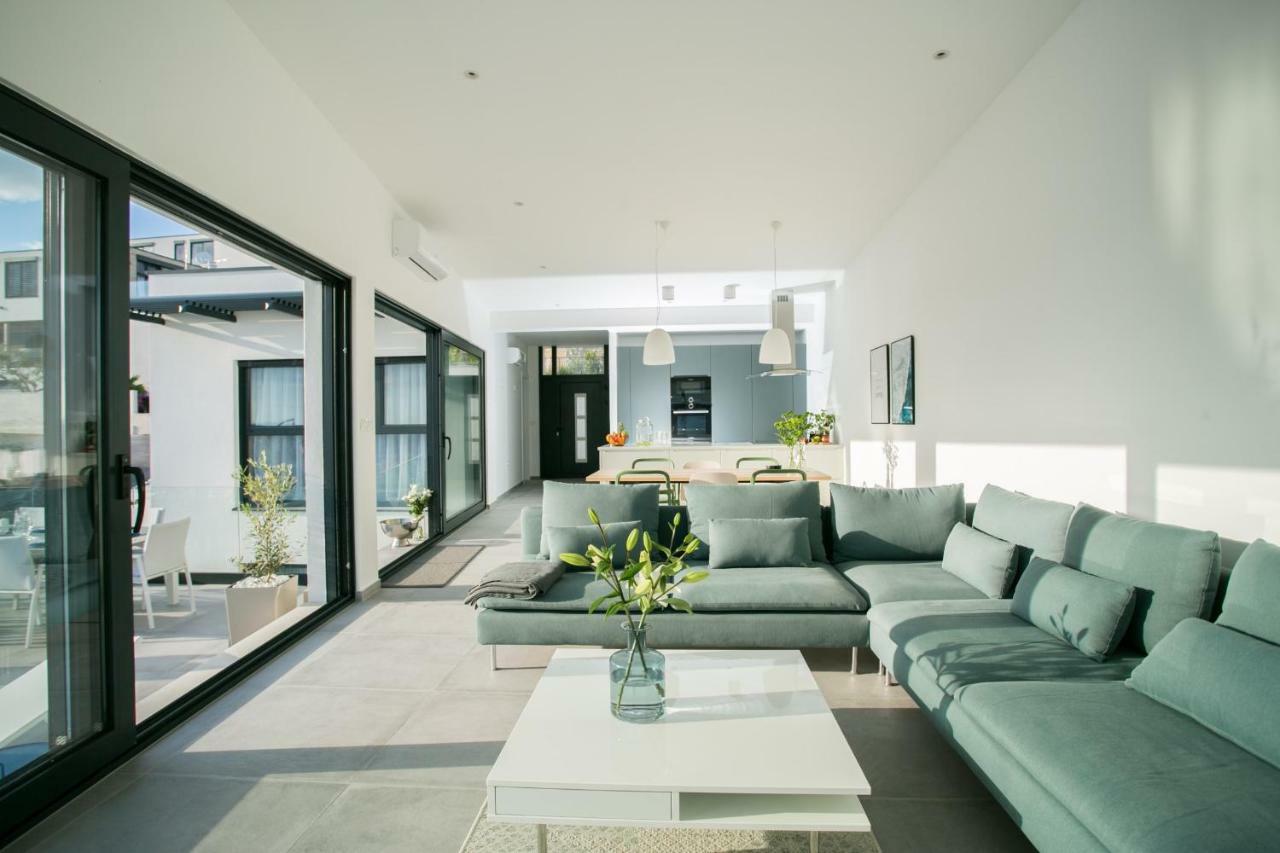 Holiday Home Olive Exclusive - 8 People, Heated Pool, Okrug Gornji, Sea View Traù Esterno foto