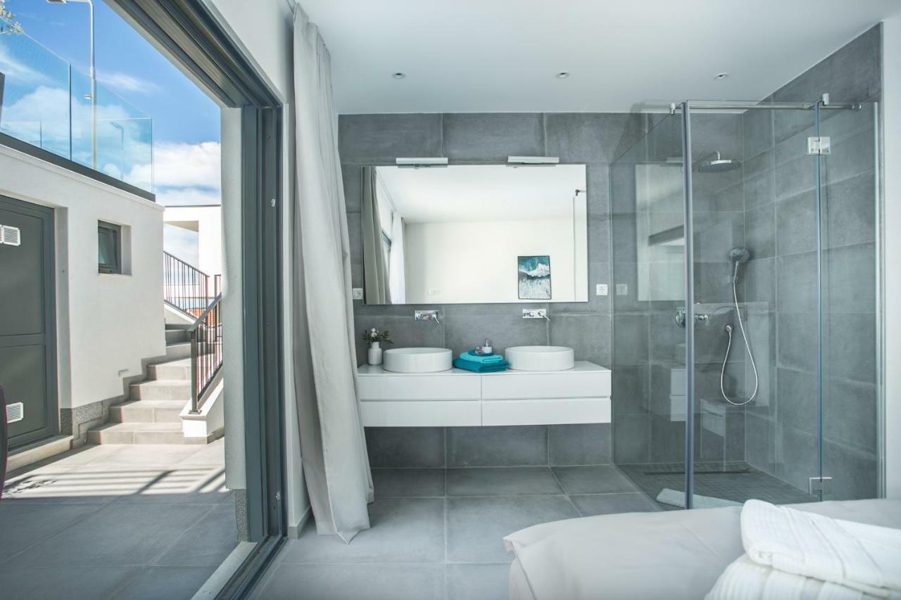 Holiday Home Olive Exclusive - 8 People, Heated Pool, Okrug Gornji, Sea View Traù Esterno foto