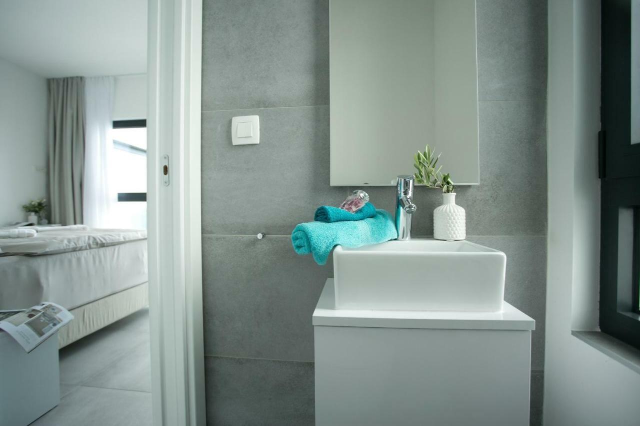 Holiday Home Olive Exclusive - 8 People, Heated Pool, Okrug Gornji, Sea View Traù Esterno foto