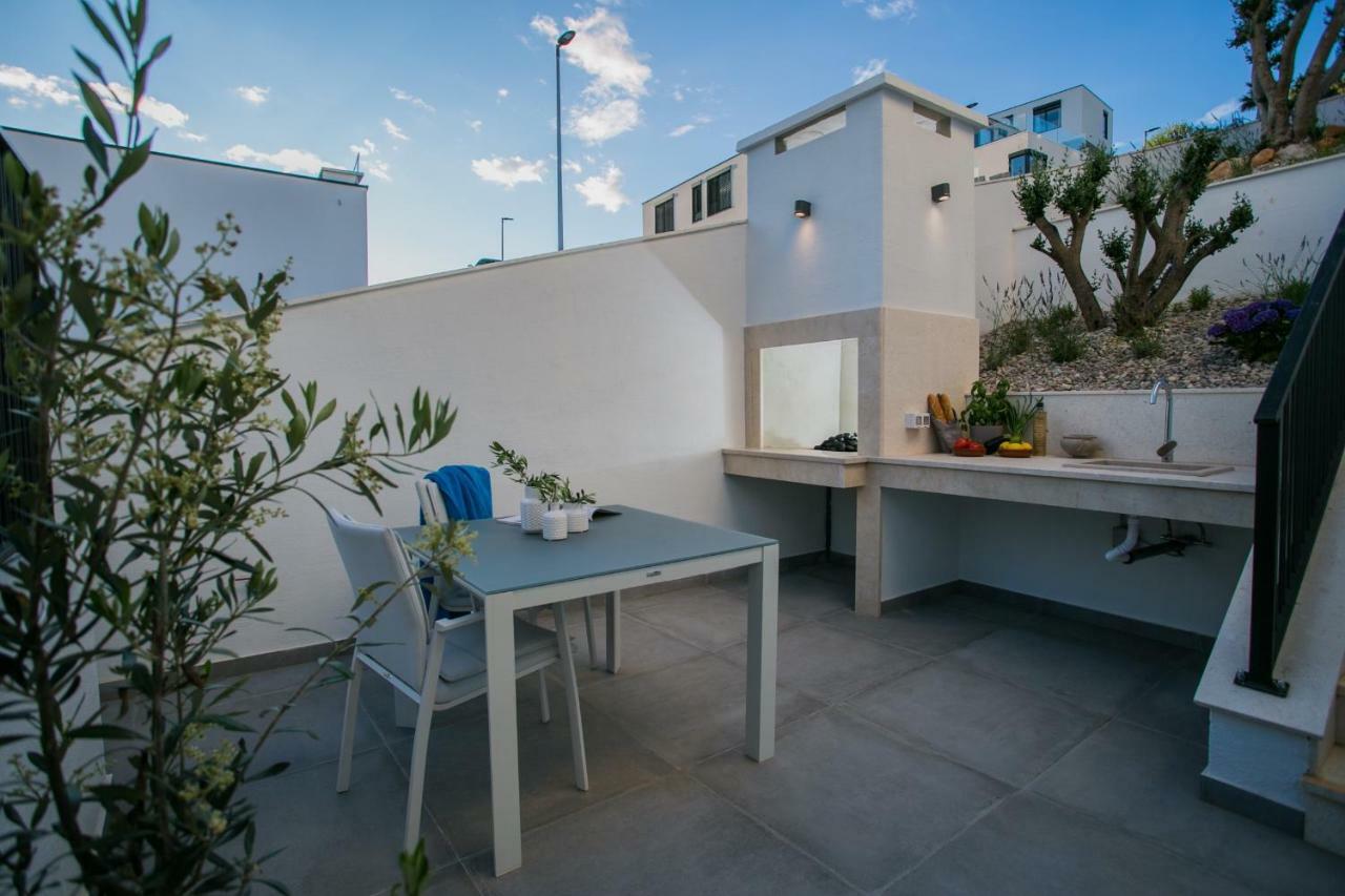 Holiday Home Olive Exclusive - 8 People, Heated Pool, Okrug Gornji, Sea View Traù Esterno foto