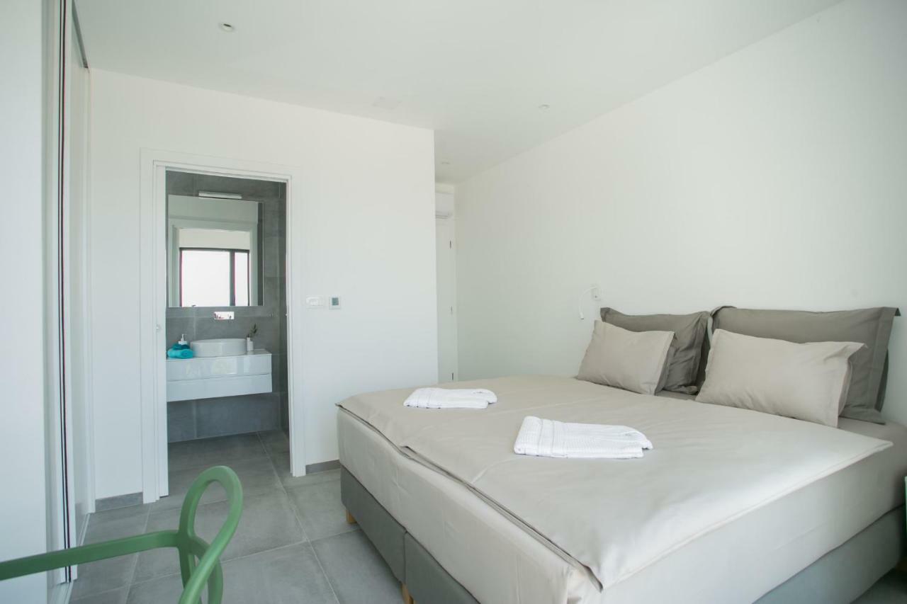 Holiday Home Olive Exclusive - 8 People, Heated Pool, Okrug Gornji, Sea View Traù Esterno foto