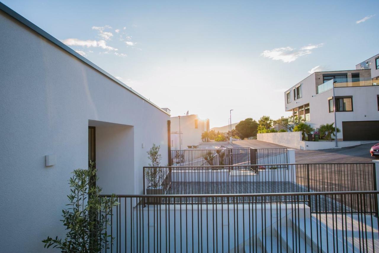 Holiday Home Olive Exclusive - 8 People, Heated Pool, Okrug Gornji, Sea View Traù Esterno foto